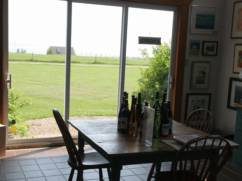 Wineries, tasting rooms 