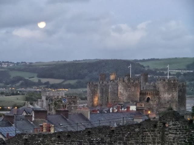 Moonrise at Conwy castle – like a scene from a fairytale.